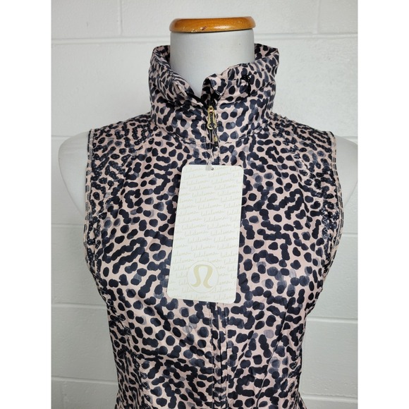 NWT Lululemon Pack-It Vest Ace Spot Grain Black Leopard W4H46S Sz‎ 4 - Picture 2 of 12